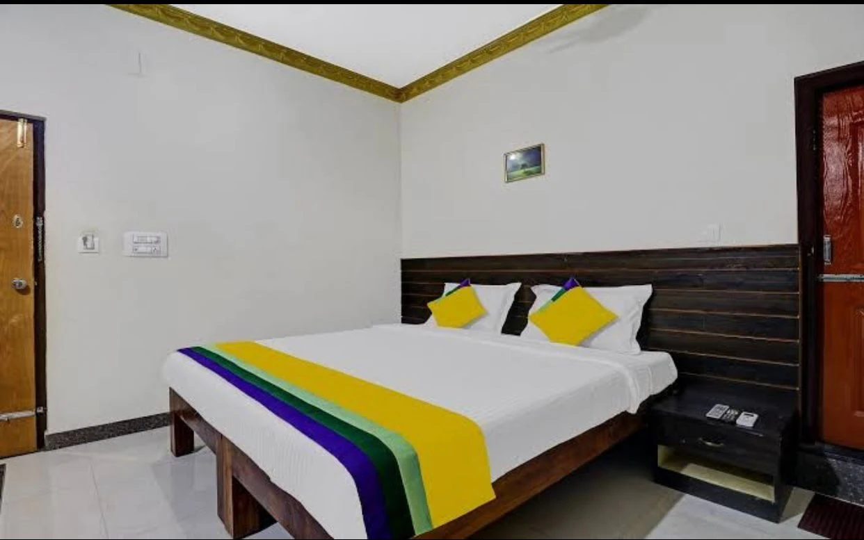 AC deluxe room at Lee Comfort Kushalnagar