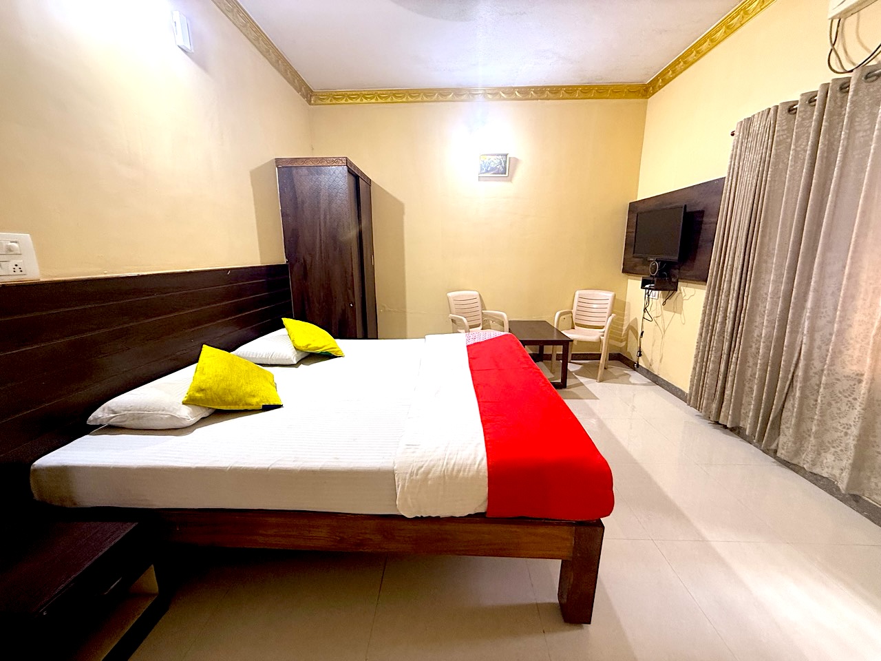 Lee Comfort Kushalnagar gallery photo 3