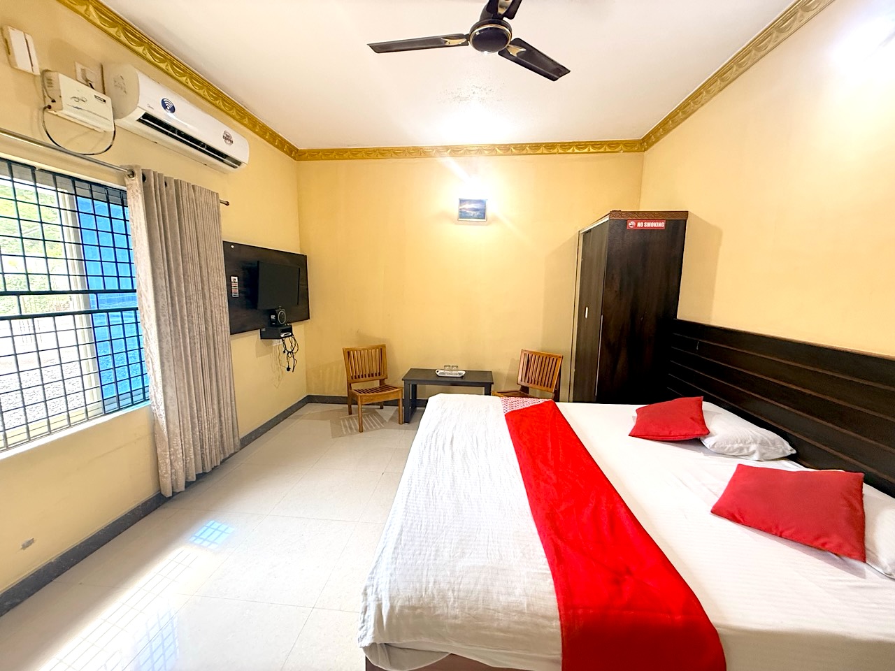 Lee Comfort Kushalnagar gallery photo 10